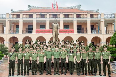 Học viên Trường Đại học An ninh nhân dân tham quan thực tế tại Bến Nhà Rồng và Bảo tàng Chứng tích Chiến tranh