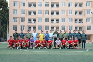Đoàn học viên Bộ Quốc phòng đang học tập tại  Trường Đại học An ninh nhân dân giao  lưu đá bóng với Khoa An ninh xã hội