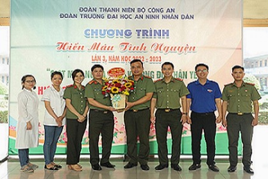 Chương trình Hiến máu tình nguyện với chủ đề “Giọt máu nghĩa tình, vì đồng đội thân yêu” của Tuổi trẻ Trường Đại học An ninh nhân dân