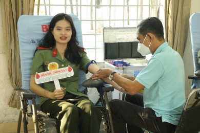 Chương trình Hiến máu tình nguyện với chủ đề “Giọt máu nghĩa tình, vì đồng đội thân yêu” của Tuổi trẻ Trường Đại học An ninh nhân dân