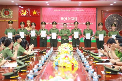Giao ban công tác Đoàn và phong trào thanh niên tháng 8/2024, Tuyên dương "Sinh viên 5 tốt" cấp Trường.