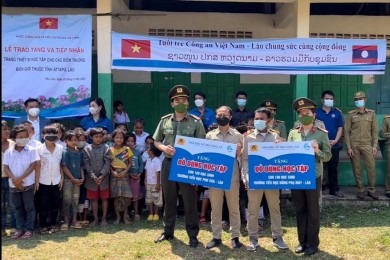 Hội phụ nữ Trường Đại học An ninh nhân dân tham gia Chương trình "Xuân ấm biên cương" góp phần thắt chặt mối quan hệ đoàn kết hữu nghị, đảm bảo an ninh trật tự tuyến biên giới Việt Nam - Lào