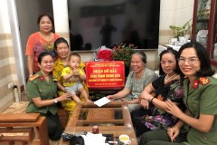 Hội phụ nữ Trường Đại học An ninh nhân dân thực hiện chương trình “Mẹ đỡ đầu”