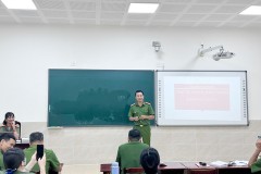 Lớp Trung cấp Lý luận chính trị T04.TCCT.K1.KTT7 thực hành chuyên đề: "Công tác thi đua, khen thưởng - Lý luận và thực tiễn trong lực lượng Công an nhân dân” 