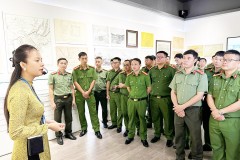 Tổ chức tham quan thực tế cho lớp Trung cấp Lý luận chính trị khoá 1,  hệ không tập trung, lớp thứ 7