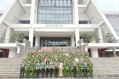 Khoa Lý luận chính trị và KHXHNV tổ chức tham quan thực tế cho lớp Trung cấp Lý luận chính trị khoá 2, hệ Không tập trung, lớp thứ 1  tổ chức tại công an tỉnh Đắk Lắk