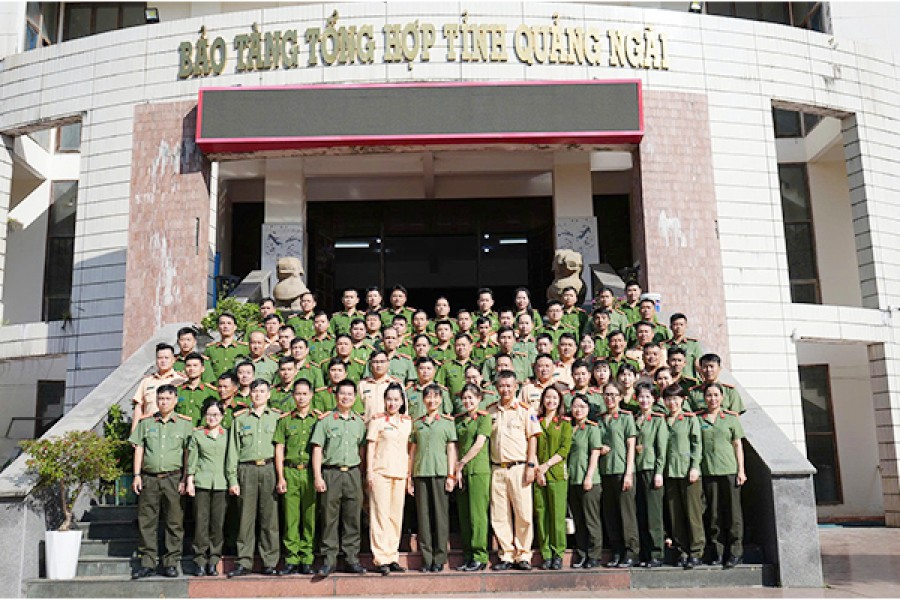 Lớp T04.TCCT.K2.KTT1 Quảng Ngãi tham quan Bảo tàng tổng hợp tỉnh Quảng Ngãi, Khu di tích vụ thảm sát Mỹ Lai (Sơn Mỹ) và Khu lưu niệm Thủ tướng Phạm Văn Đồng, Quảng Ngãi Lớp T04.TCCT.K2.KTT1 Quảng Ngãi tham quan Bảo tàng tổng hợp tỉnh Quảng Ngãi, Khu di tích vụ thảm sát Mỹ Lai (Sơn Mỹ) và Khu lưu niệm Thủ tướng Phạm Văn Đồng, Quảng Ngãi