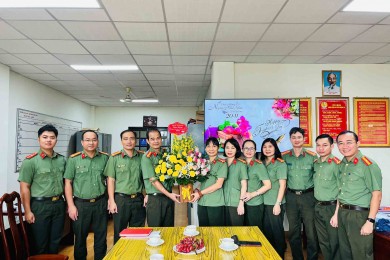 Khoa Lý luận chính trị và Khoa học xã hội nhân văn tổ chức nhiều hoạt động ý nghĩa kỷ niệm Ngày Nhà giáo Việt Nam 20/11