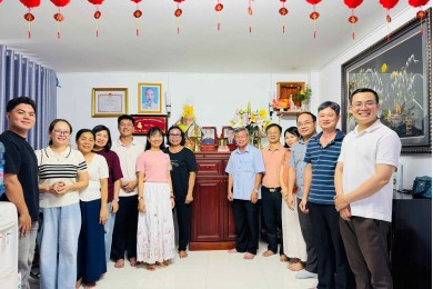 Khoa Lý luận chính trị và Khoa học xã hội nhân văn thăm, chúc Tết  gia đình Mẹ Việt Nam anh hùng Nguyễn Thị Chạy dịp Xuân Bính Ngọ 2026