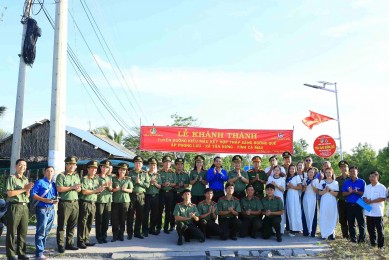 Trường Đại học An ninh nhân tổ chức tổng kết  hoạt động thực tế cho học viên khóa D33 tại xã Tân Hưng, tỉnh Cà Mau