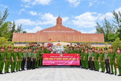 Trường Đại học An ninh nhân dân tổ chức chương trình nghiên cứu thực tế cho học viên lớp Trung cấp Lý luận chính trị, khóa 2, hệ tập trung, lớp thứ 15