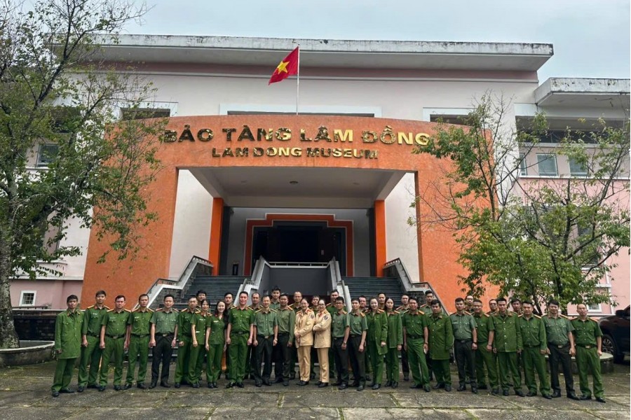 Trường Đại học An ninh nhân dân tổ chức nghiên cứu thực tế cho lớp đào tạo Trung cấp Lý luận chính trị khóa 2, hệ không tập trung, lớp thứ 8 tổ chức tại tỉnh Lâm Đồng (T04.TCCT.K2.KTT8.Lâm Đồng) Trường Đại học An ninh nhân dân tổ chức nghiên cứu thực tế cho lớp đào tạo Trung cấp Lý luận chính trị khóa 2, hệ không tập trung, lớp thứ 8 tổ chức tại tỉnh Lâm Đồng (T04.TCCT.K2.KTT8.Lâm Đồng)