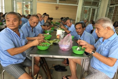 Chia sẻ yêu thương, ấm lòng những mảnh đời bất hạnh tại Trung tâm nuôi người già tàn tật phường Hiệp Bình Chánh
