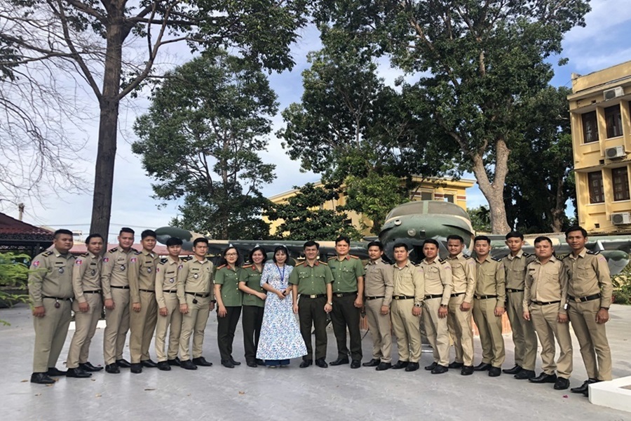 Tổ chức tham quan thực tế cuối khóa cho học viên Bộ Nội vụ Vương quốc Campuchia Khóa Q12D