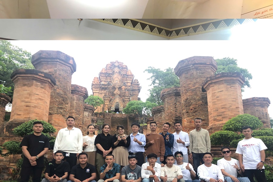 Tổ chức tham quan thực tế cuối khoá thực hành tiếng Việt cho học viên lớp Q13D Bộ Nội vụ Vương quốc Campuchia