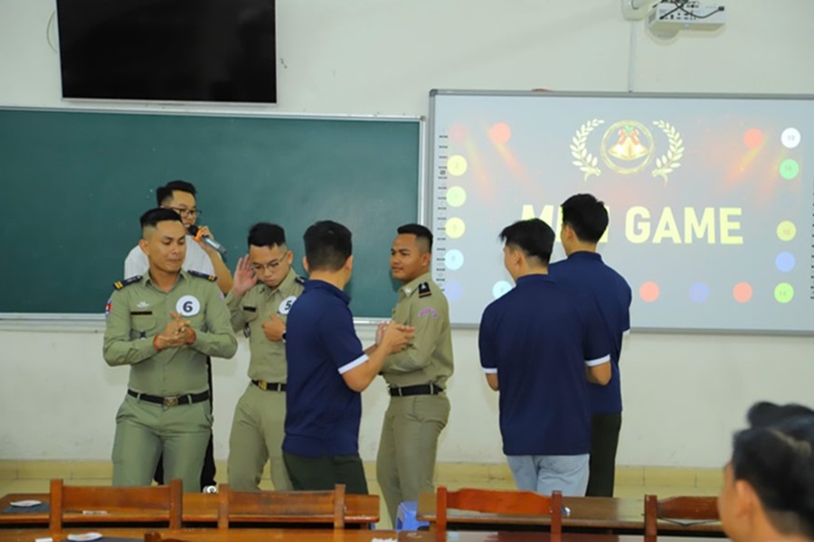 Tổ chức cuộc thi "Rung chuông vàng" chào mừng kỷ niệm 71 năm ngày Quốc khánh Campuchia cho học viên Bộ Nội vụ Vương quốc Campuchia