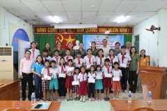 Hội Phụ nữ Trường Đại học An ninh nhân dân tổ chức hoạt động khám bệnh, phát thuốc, tặng quà cho nhân dân và tặng học bổng khuyến học cho học sinh có hoàn cảnh khó khăn tại huyện Tuy Phong, tỉnh Bình Thuận