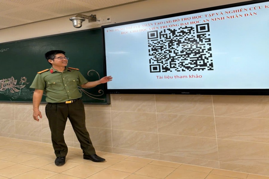 Khoa Ngoại ngữ - Tin học tổ chức ngoại khóa bồi dưỡng ứng dụng Trí tuệ nhân tạo (AI) hỗ trợ học tập và nghiên cứu khoa học cho học viên Trường Đại học An ninh nhân dân