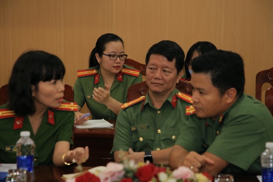 Khoa Ngoại ngữ - Tin học tổ chức Tọa đàm “Thiết kế câu hỏi trắc nghiệm Tiếng Anh theo định dạng đề thi đánh giá năng lực Tiếng Anh theo Khung năng lực Ngoại ngữ 6 bậc dùng cho Việt Nam”