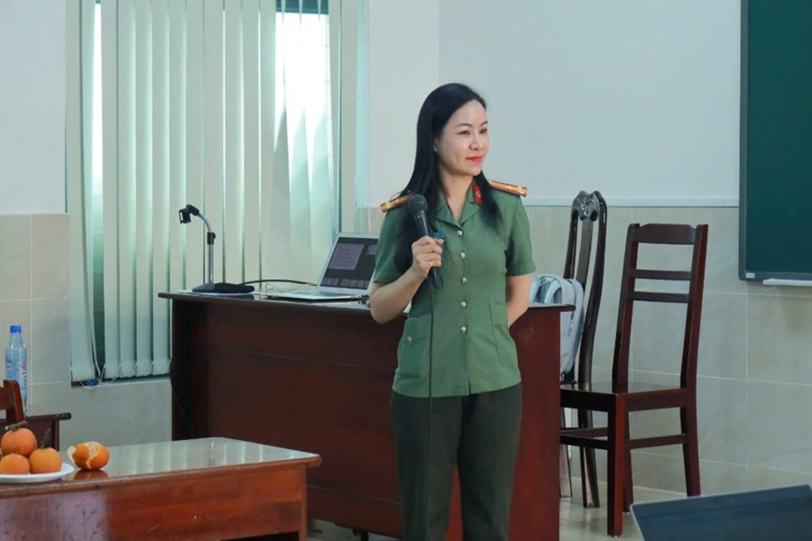 Khoa Ngoại ngữ - Tin học tổ chức Tọa đàm khoa học Ứng dụng công nghệ trí tuệ nhân tạo (AI) trong biên soạn tài liệu tiếng Anh chuyên ngành