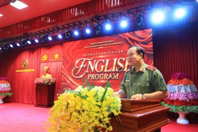 Khoa Ngoại ngữ - Tin học tổ chức chương trình thực hành, ứng dụng tiếng Anh cho học viên Khóa D33