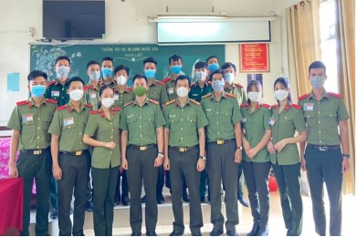 Khoa Luật tổ chức vòng chung khảo cuộc thi Sinh viên giỏi Luật Tố tụng hình sự cho lớp D29D