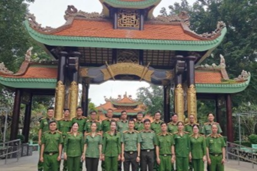 Trường Đại học An ninh nhân dân tổ chức cho lớp Trung cấp Lý luận chính trị, khóa 1, hệ không tập trung, lớp thứ 7 (T04.TCCT.K1.KTT7) đi nghiên cứu thực tế tại Thành phố Hồ Chí Minh Trường Đại học An ninh nhân dân tổ chức cho lớp Trung cấp Lý luận chính trị, khóa 1, hệ không tập trung, lớp thứ 7 (T04.TCCT.K1.KTT7) đi nghiên cứu thực tế tại Thành phố Hồ Chí Minh