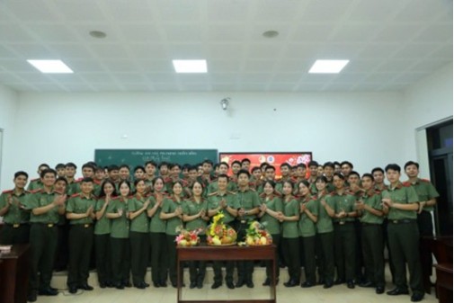 CLB Pháp luật tổ chức buổi sinh hoạt chuyên đề Tuyên truyền pháp luật về bảo đảm ANTT dịp Tết và cuộc thi trang trí mâm ngũ quả