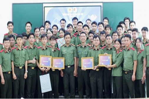 Khoa Luật tổ chức cuộc thi tìm hiểu kiến thức pháp luật chuyên ngành cho học viên trung đội VB2-D5C