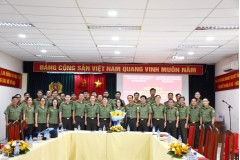 Khoa Quản lý nhà nước về an ninh, trật tự nghe báo cáo, tham quan  tìm hiểu thực tiễn quản lý nhà nước về an ninh, trật tự đối với hoạt động xuất, nhập cảnh tại Cảng hàng không quốc tế Tân Sơn Nhất