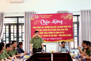 Khoa Quản lý nhà nước về an ninh, trật tự,  Trường Đại học An ninh nhân dân thăm, làm việc tại Công an xã biên giới trên địa bàn huyện Bù Gia Mập, tỉnh Bình Phước