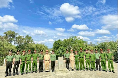 Trường Đại học An ninh nhân dân tổ chức nghiên cứu thực tế  cho Lớp Trung cấp lý luận chính trị, khóa 2, hệ không tập trung,  lớp thứ nhất tổ chức tại Công an tỉnh Đắk Lắk