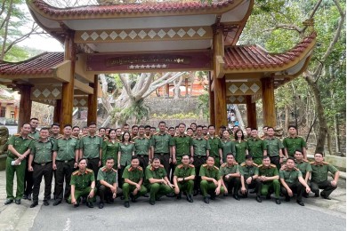 Trường Đại học An ninh nhân dân tổ chức chương trình nghiên cứu thực tế cho Lớp Trung cấp lý luận chính trị khóa 2, hệ tập trung, lớp thứ 8   