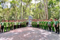 Trường Đại học An ninh nhân dân tổ chức nghiên cứu thực tế cho lớp trung cấp lý luận chính trị