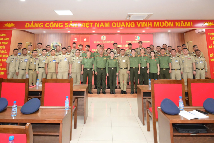 Trường Đại học An ninh nhân dân tổ chức nghiên cứu thực tế cho học viên Bộ Nội vụ Vương quốc Campuchia Trường Đại học An ninh nhân dân tổ chức nghiên cứu thực tế cho học viên Bộ Nội vụ Vương quốc Campuchia