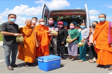 Người có uy tín trong dân tộc Khmer tích cực tham gia phòng, chống dịch bệnh COVID-19