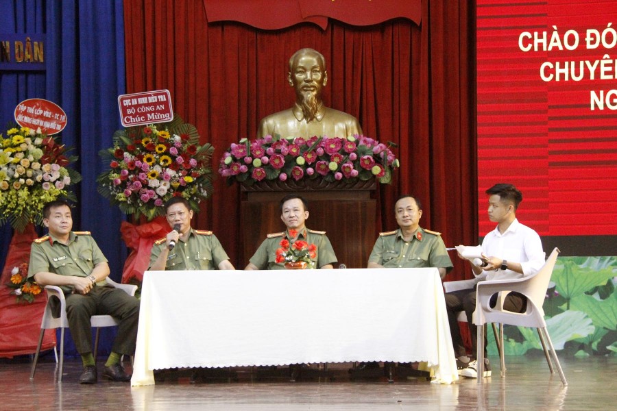 Tổ chức trọng thể Buổi gặp mặt truyền thống nhân kỷ niệm 69 năm ngày truyền thống của lực lượng An ninh điều tra tại Trường Đại học An ninh nhân dân