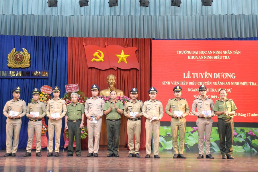 Tổ chức trọng thể Buổi gặp mặt truyền thống nhân kỷ niệm 69 năm ngày truyền thống của lực lượng An ninh điều tra tại Trường Đại học An ninh nhân dân