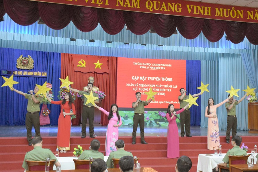 Tổ chức trọng thể Buổi gặp mặt truyền thống nhân kỷ niệm 69 năm ngày truyền thống của lực lượng An ninh điều tra tại Trường Đại học An ninh nhân dân