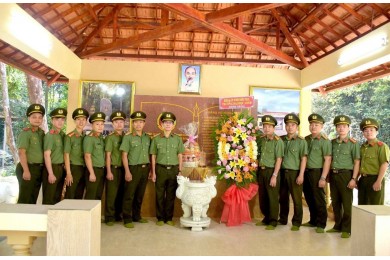 Khoa An ninh điều tra tổ chức về nguồn, tọa đàm, trao đổi kinh nghiệm về công tác Điều tra hình sự với Công an huyện Tân Châu và Phòng An ninh điều tra Công an tỉnh Tây Ninh