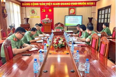 Đồng chí Hiệu trưởng làm việc với lãnh đạo Khoa An ninh điều tra về nhiệm vụ khoa học và công nghệ