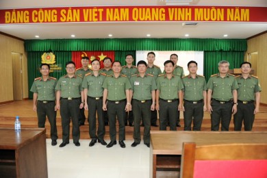 Khoa An ninh chính trị nội bộ tổ chức ngoại khóa, tham quan thực tế cho học viên tại Công an cửa khẩu cảng hàng không quốc tế Tân Sơn Nhất