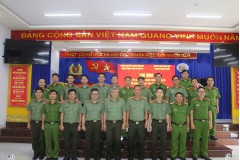 Khoa An ninh chính trị nội bộ - Trường Đại học An ninh nhân dân thăm Tiểu đoàn bộ binh 208 và công tác thực tế, trao quà cho các hộ gia đình có hoàn cảnh khó khăn tại tỉnh Bình Phước