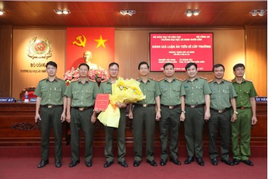 Trường Đại học An ninh nhân dân tổ chức đánh giá cấp Trường luận án tiến sĩ của nghiên cứu sinh Lê Hoàng Hải