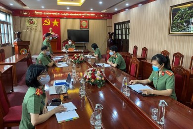 Đồng chí Đại tá, PGS, TS. NGƯT Võ Hồng Công – Phó Hiệu trưởng Trường Đại học An ninh nhân dân làm việc với Ban Biên tập Tạp chí An ninh nhân dân