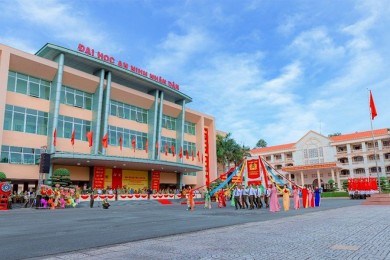 Công an nhân dân Việt Nam - 76 năm một bản trường ca
