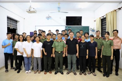 Câu lạc bộ Ngoại ngữ - Tin học tổ chức gặp mặt thành viên câu lạc bộ và trao giải cuộc thi tiếng Anh “Enrich Your Knowledge”