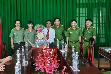 Khoa Lý luận chính trị và Khoa học xã hội nhân văn giao lưu với Công an huyện Châu Thành, tỉnh Tây Ninh