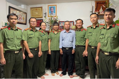 Khoa LLCT và KHXHNV thăm gia đình  Mẹ Việt Nam anh hùng Nguyễn Thị Chạy