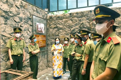 Khoa Lý luận chính trị và Khoa học xã hội nhân văn tiếp tục đổi mới hình thức giảng dạy thông qua tổ chức hoạt động tham quan thực tế cho học viên